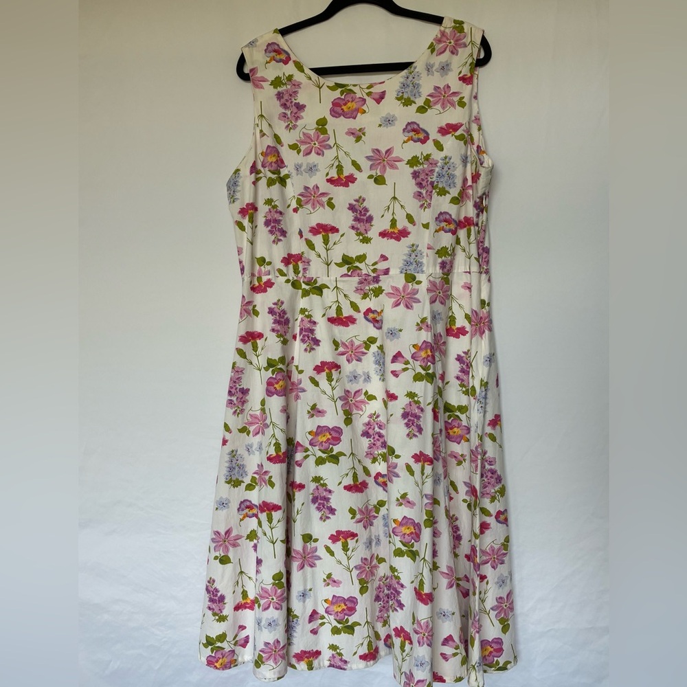 Vintage Victoria Holley Sleeveless Dress - White and Pink floral